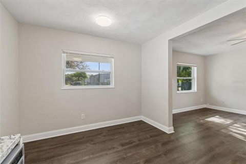 Casa en venta en Tampa, Florida, 3 dormitorios, 84.73 m2 № 2215632 - foto 25