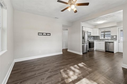 Casa en venta en Tampa, Florida, 3 dormitorios, 84.73 m2 № 2215632 - foto 14