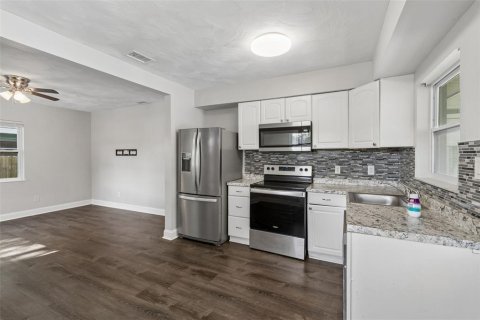 Casa en venta en Tampa, Florida, 3 dormitorios, 84.73 m2 № 2215632 - foto 23