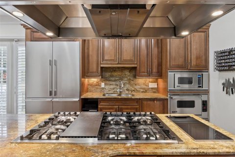 Townhouse in Tampa, Florida 3 bedrooms, 270.25 sq.m. № 2209547 - photo 18
