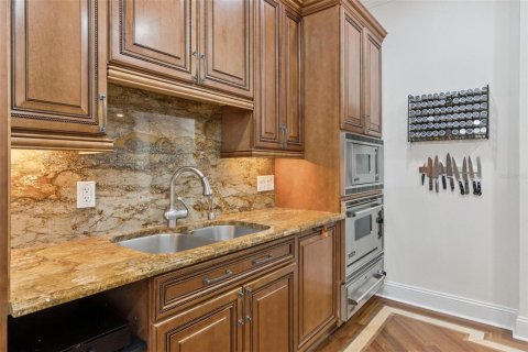 Townhouse in Tampa, Florida 3 bedrooms, 270.25 sq.m. № 2209547 - photo 15