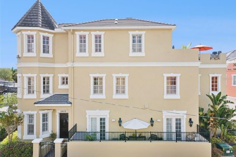 Townhouse in Tampa, Florida 3 bedrooms, 270.25 sq.m. № 2209547