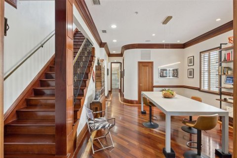 Townhouse in Tampa, Florida 3 bedrooms, 270.25 sq.m. № 2209547 - photo 10
