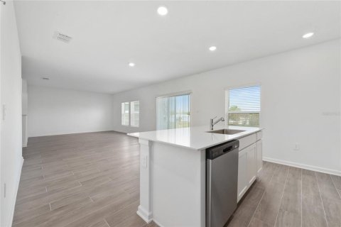 Casa en alquiler en Davenport, Florida, 4 dormitorios, 187.2 m2 № 1919624 - foto 5