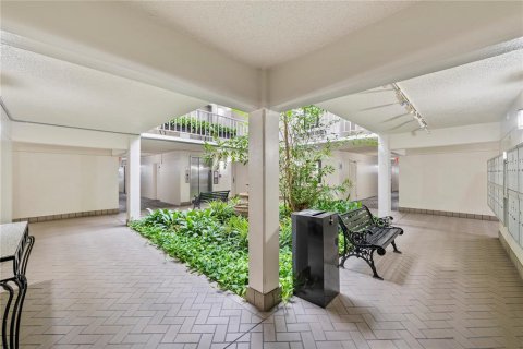 Copropriété à vendre à Tampa, Floride: 2 chambres, 86.96 m2 № 1912509 - photo 18