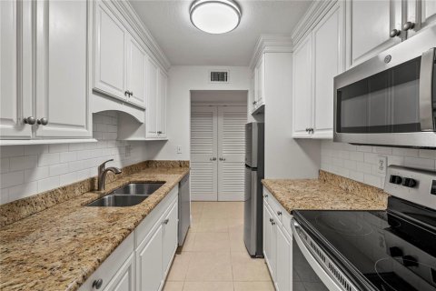 Copropriété à vendre à Tampa, Floride: 2 chambres, 86.96 m2 № 1912509 - photo 9
