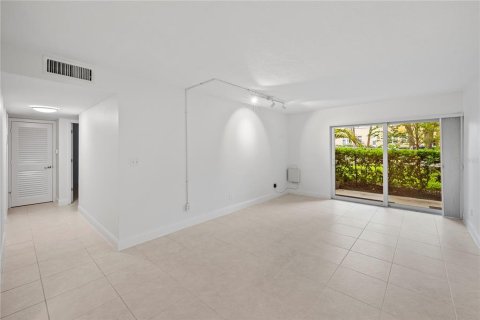 Copropriété à vendre à Tampa, Floride: 2 chambres, 86.96 m2 № 1912509 - photo 11