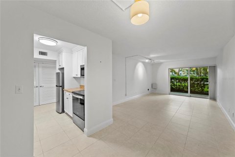 Copropriété à vendre à Tampa, Floride: 2 chambres, 86.96 m2 № 1912509 - photo 8