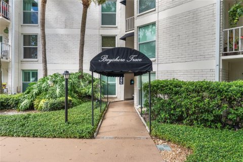 Copropriété à vendre à Tampa, Floride: 2 chambres, 86.96 m2 № 1912509 - photo 4