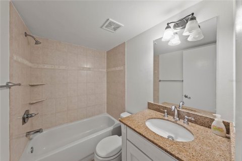 Copropriété à vendre à Tampa, Floride: 2 chambres, 86.96 m2 № 1912509 - photo 15