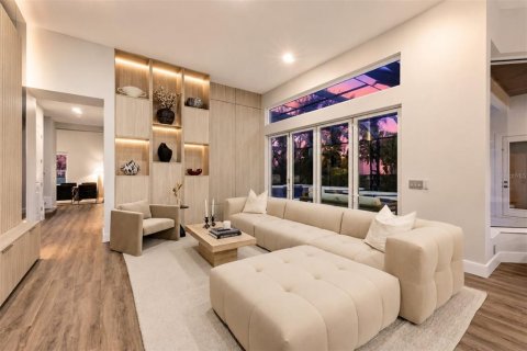 House in Lakewood Ranch, Florida 4 bedrooms, 400.41 sq.m. № 2347553 - photo 4