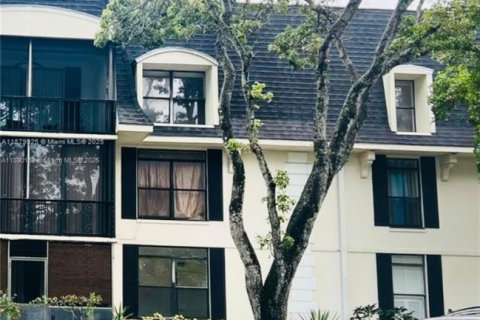 Condo in Lauderhill, Florida, 1 bedroom  № 1944013 - photo 1
