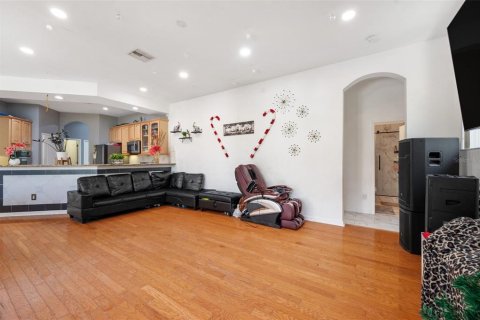 House in New Port Richey, Florida 6 bedrooms, 250.65 sq.m. № 1639968 - photo 28