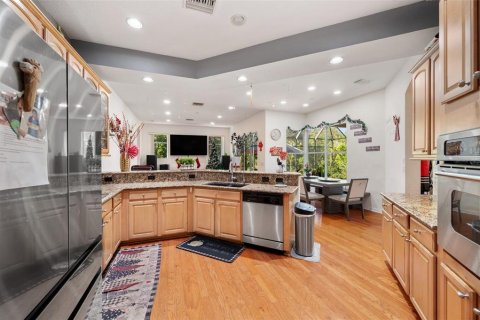 House in New Port Richey, Florida 6 bedrooms, 250.65 sq.m. № 1639968 - photo 24