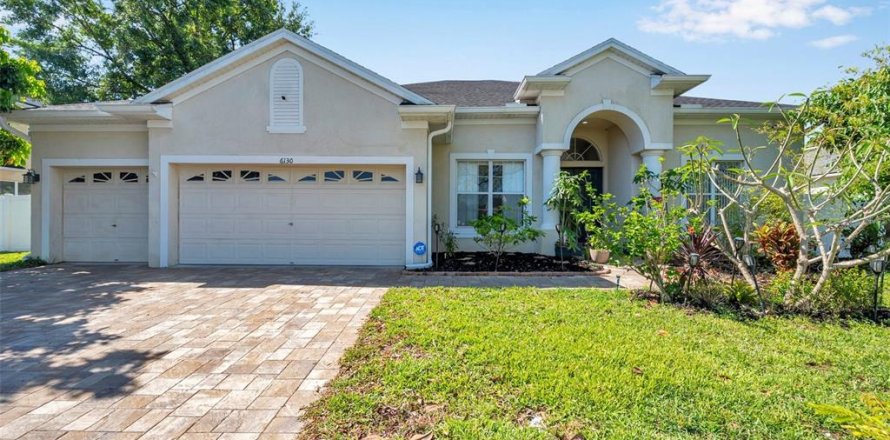 House in New Port Richey, Florida 6 bedrooms, 250.65 sq.m. № 1639968