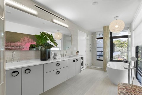 Купить виллу или дом в Майами, Флорида 5 спален, 384.8м2, № 2422606 - фото 17