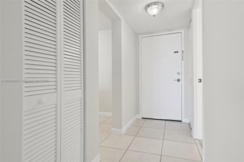 Copropriété à louer à Miami, Floride: 1 chambre, 64.1 m2 № 2344432 - photo 7