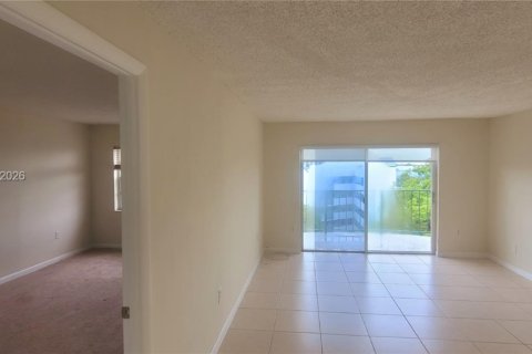 Copropriété à louer à Miami, Floride: 1 chambre, 64.1 m2 № 2344432 - photo 10