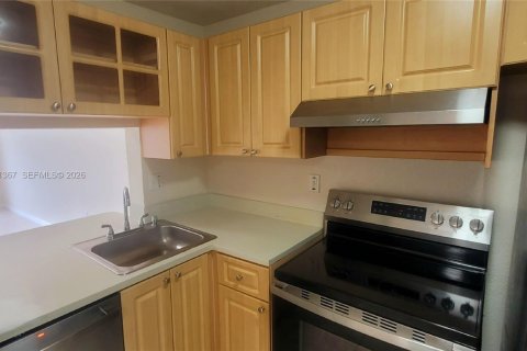 Copropriété à louer à Miami, Floride: 1 chambre, 64.1 m2 № 2344432 - photo 13
