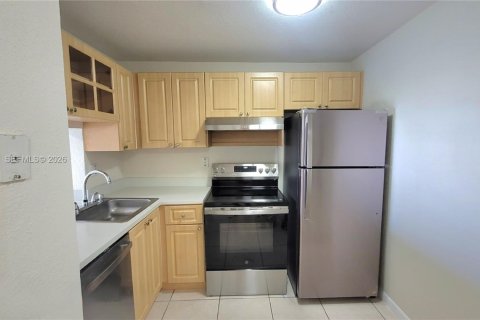 Copropriété à louer à Miami, Floride: 1 chambre, 64.1 m2 № 2344432 - photo 12