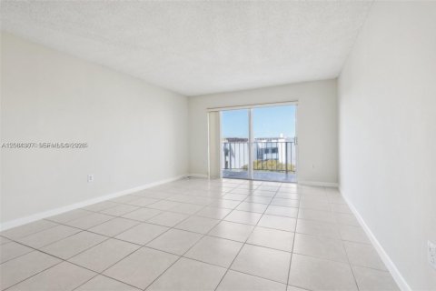 Copropriété à louer à Miami, Floride: 1 chambre, 64.1 m2 № 2344432 - photo 5