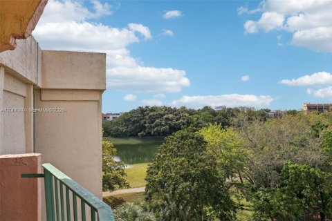 Copropriété à louer à Miami, Floride: 1 chambre, 64.1 m2 № 2344432 - photo 3