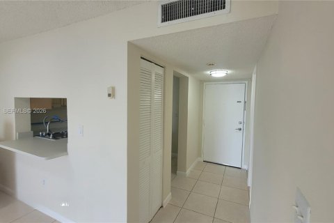 Copropriété à louer à Miami, Floride: 1 chambre, 64.1 m2 № 2344432 - photo 9