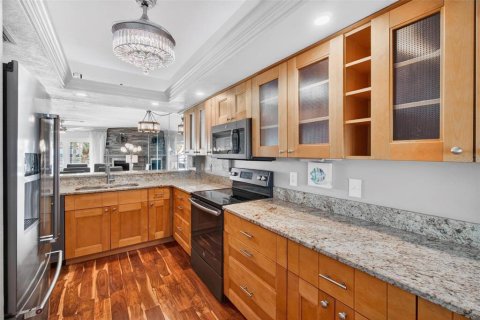 Condo in Saint Petersburg, Florida, 2 bedrooms № 2103885 - photo 10