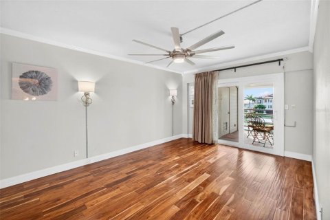 Condo in Saint Petersburg, Florida, 2 bedrooms № 2103885 - photo 20