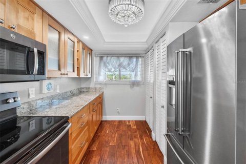 Condo in Saint Petersburg, Florida, 2 bedrooms № 2103885 - photo 11