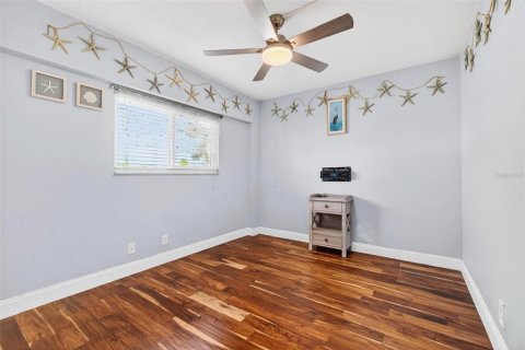 Condo in Saint Petersburg, Florida, 2 bedrooms № 2103885 - photo 26