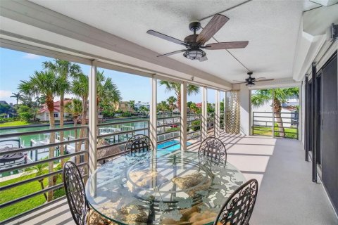 Condo in Saint Petersburg, Florida, 2 bedrooms № 2103885 - photo 7