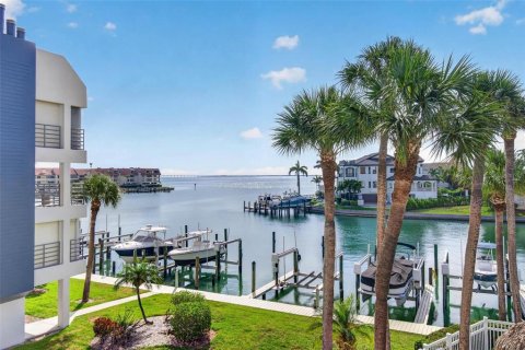 Condo in Saint Petersburg, Florida, 2 bedrooms  № 2103885