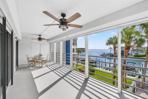 Condo in Saint Petersburg, Florida, 2 bedrooms № 2103885 - photo 8