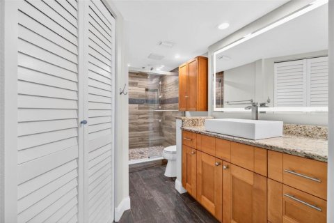 Condo in Saint Petersburg, Florida, 2 bedrooms № 2103885 - photo 23