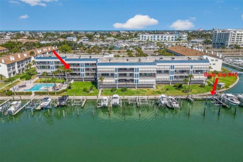 Condo in Saint Petersburg, Florida, 2 bedrooms № 2103885 - photo 30