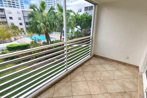 Copropriété à vendre à Pompano Beach, Floride: 2 chambres, 92.9 m2 № 2145985 - photo 19