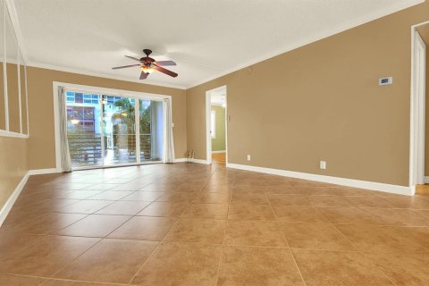 Copropriété à vendre à Pompano Beach, Floride: 2 chambres, 92.9 m2 № 2145985 - photo 4