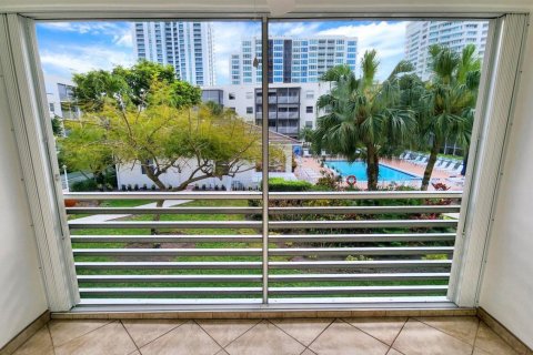 Copropriété à vendre à Pompano Beach, Floride: 2 chambres, 92.9 m2 № 2145985 - photo 18