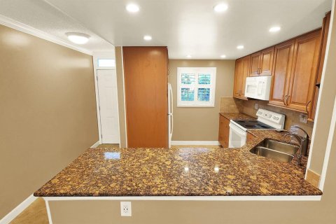Copropriété à vendre à Pompano Beach, Floride: 2 chambres, 92.9 m2 № 2145985 - photo 9