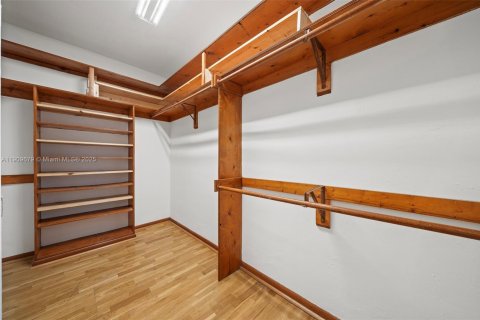 Купить виллу или дом в Майами, Флорида 5 спален, 315.68м2, № 1971181 - фото 18