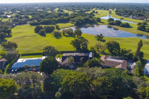 Купить виллу или дом в Майами, Флорида 5 спален, 315.68м2, № 1971181 - фото 2