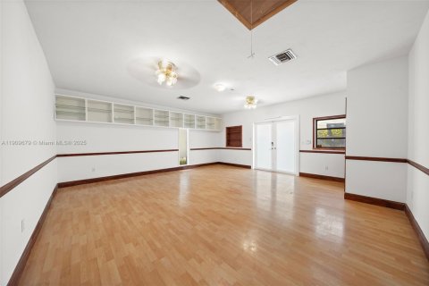 Купить виллу или дом в Майами, Флорида 5 спален, 315.68м2, № 1971181 - фото 30