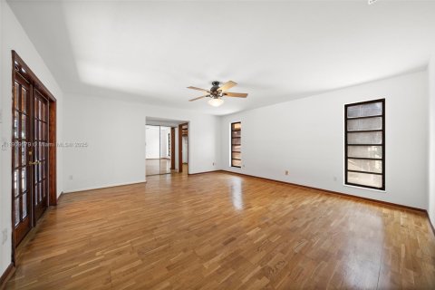 Купить виллу или дом в Майами, Флорида 5 спален, 315.68м2, № 1971181 - фото 17