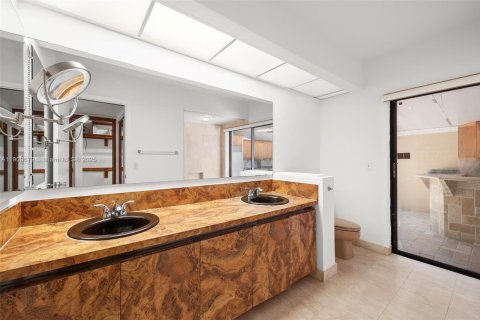 Купить виллу или дом в Майами, Флорида 5 спален, 315.68м2, № 1971181 - фото 19