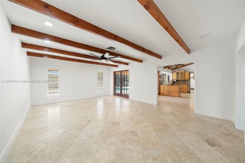 Купить виллу или дом в Майами, Флорида 5 спален, 315.68м2, № 1971181 - фото 9
