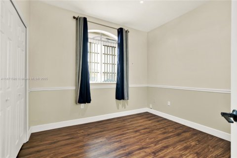 House in Miami, Florida 4 bedrooms, 138.05 sq.m. № 1898222 - photo 27