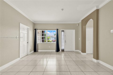 House in Miami, Florida 4 bedrooms, 138.05 sq.m. № 1898222 - photo 8