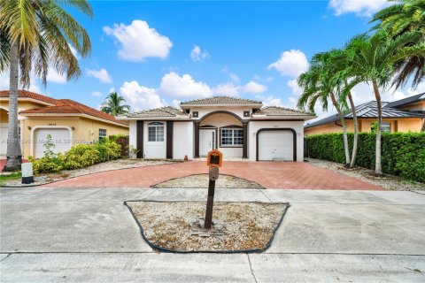 House in Miami, Florida 4 bedrooms, 138.05 sq.m. № 1898222 - photo 2