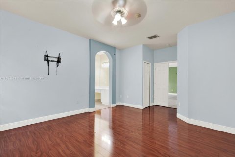 House in Miami, Florida 4 bedrooms, 138.05 sq.m. № 1898222 - photo 21